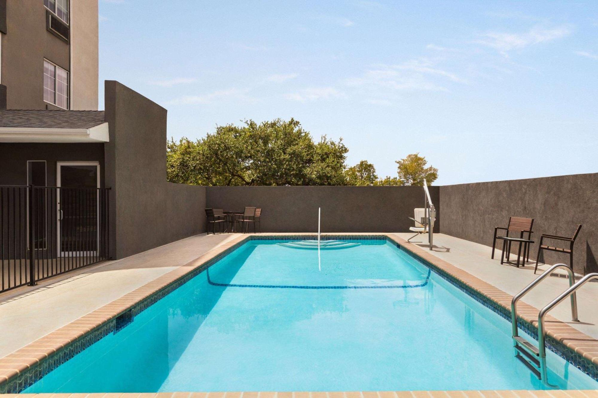 La Quinta By Wyndham San Antonio North Stone Oak Hotell Exteriör bild