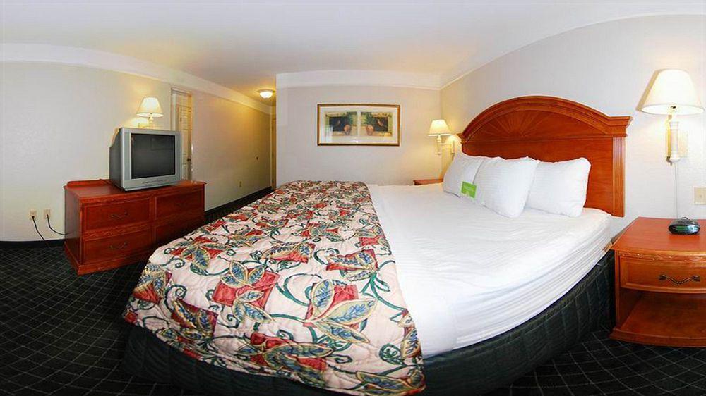 La Quinta By Wyndham San Antonio North Stone Oak Hotell Exteriör bild