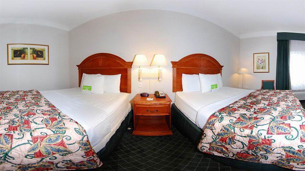 La Quinta By Wyndham San Antonio North Stone Oak Hotell Exteriör bild