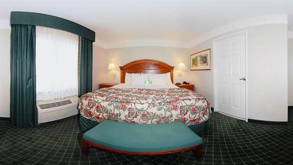 La Quinta By Wyndham San Antonio North Stone Oak Hotell Exteriör bild